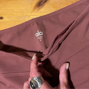 Mauve Small Alo Yoga Leggings